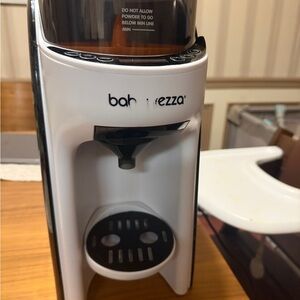 Bah Ezza Coffee Maker in Black and White